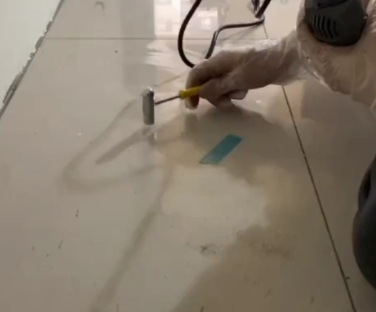 禹王台瓷砖开裂维修公司专业分享瓷砖在铺贴前如果没有沥干水分，将会导致以下问题